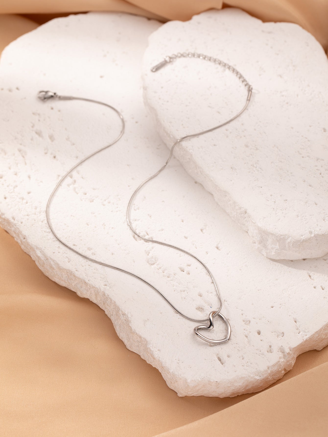 Stainless Steel Hollow Heart Pendant Necklace – Elegant, Trendy Clavicle Chain for Women & Girls. - Trenvo